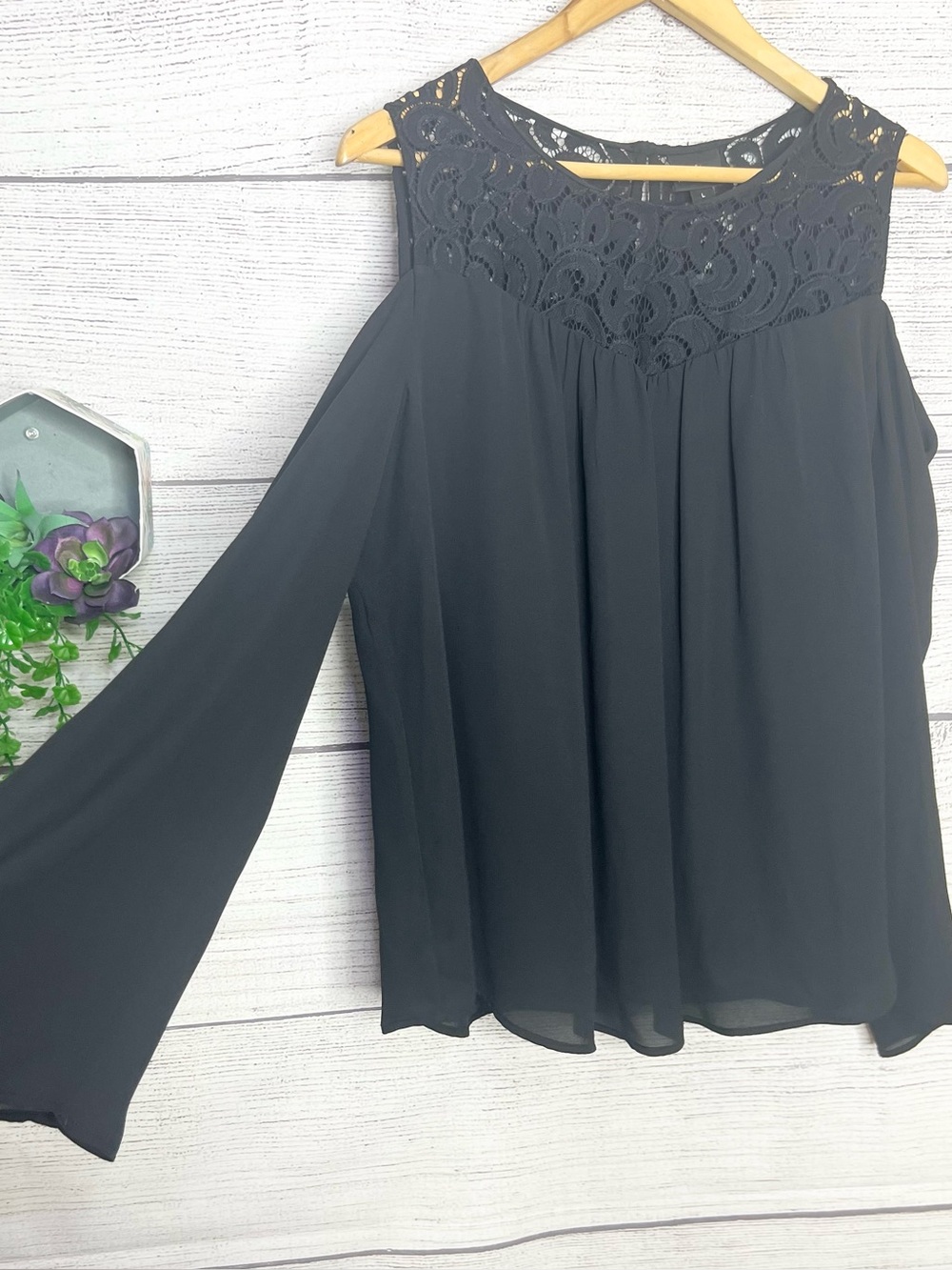 NWT Worthington Black Lace Trim Flowy Cold Shoulder Blouse Top Size Large